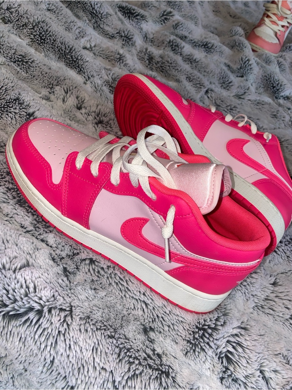 Nike Women’s Hot Pink and Light Pink Low-Top Sneakers - Picture 2 of 3